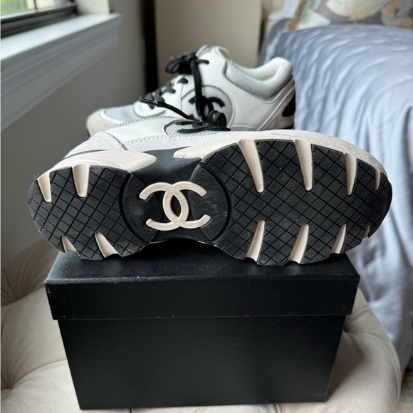 CHANEL SNEAKERS. White/grey/silvr/blk. 2022 collection. Excellent condition! - Picture 9 of 11